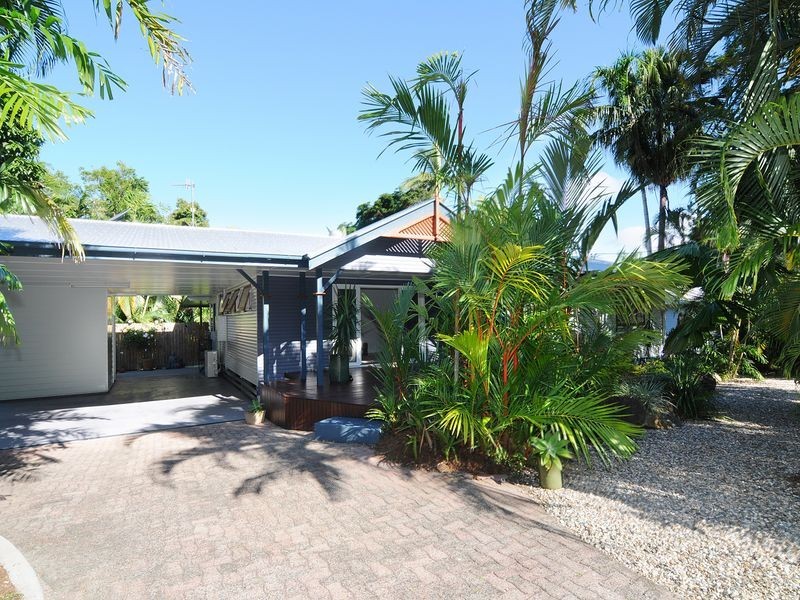 65 Hillview Crescent, Whitfield QLD 4870