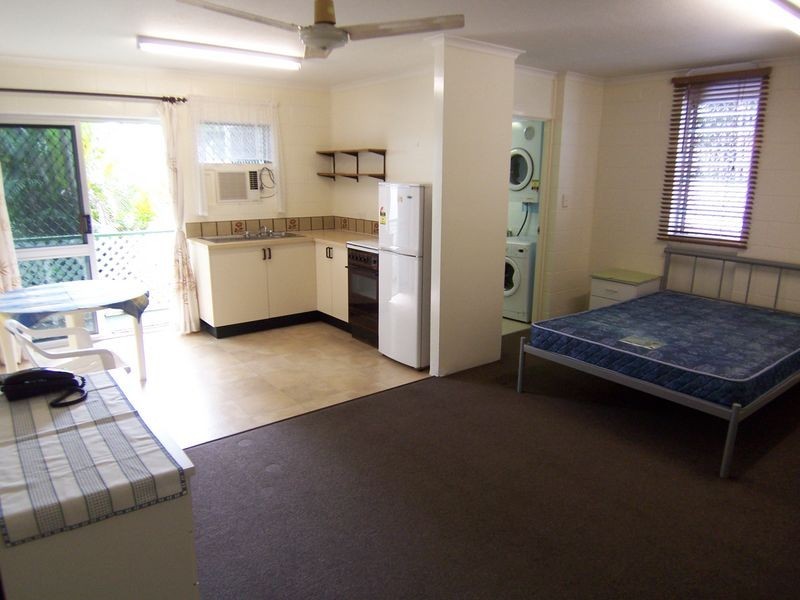 2/394 Mayers Street, Edge Hill QLD 4870