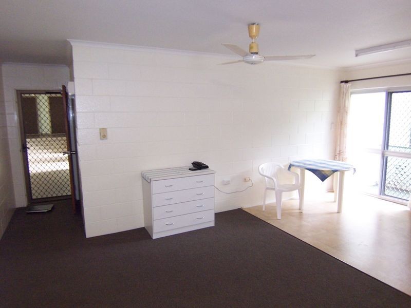 2/394 Mayers Street, Edge Hill QLD 4870