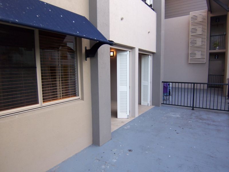 302/22 Ward Street, Mooroobool QLD 4870