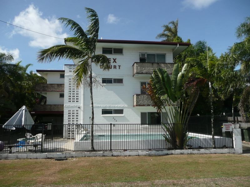 2/282 Lake Street, Cairns North QLD 4870