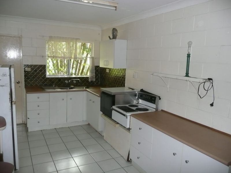 2/282 Lake Street, Cairns North QLD 4870