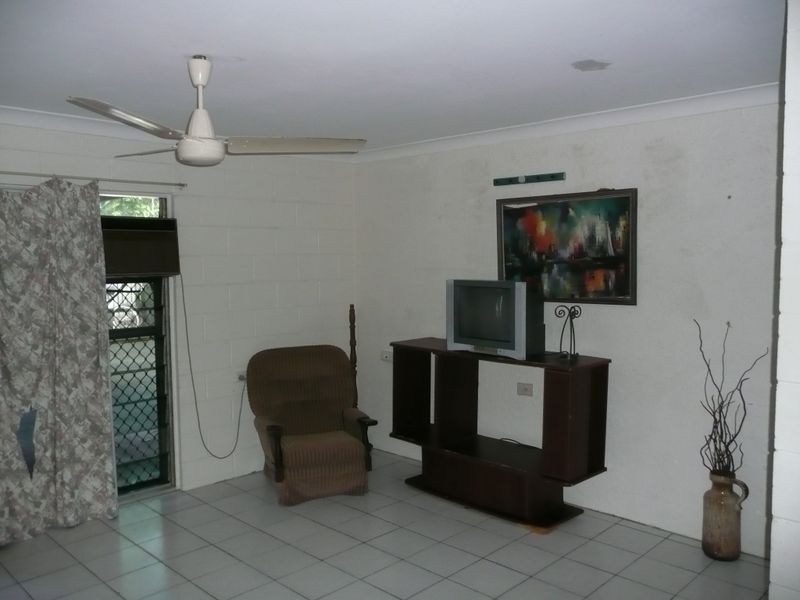 2/282 Lake Street, Cairns North QLD 4870