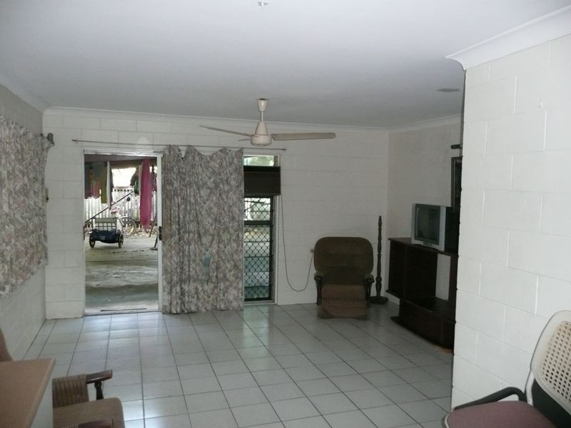 2/282 Lake Street, Cairns North QLD 4870