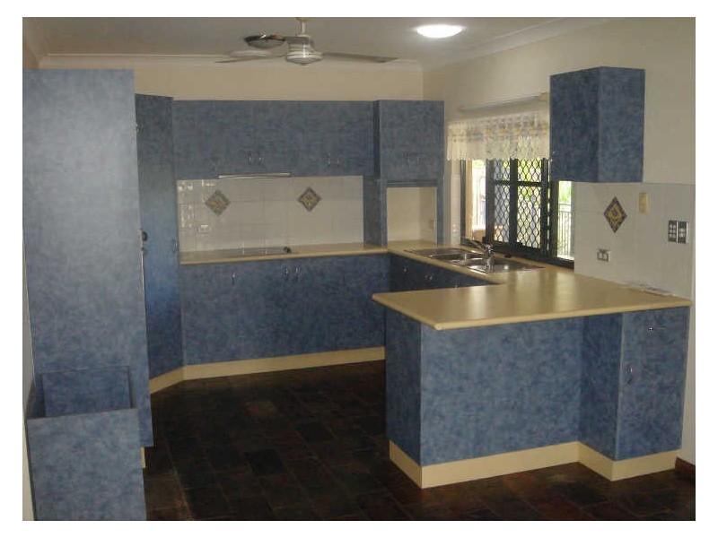 9 Fraser Close, Kanimbla QLD 4870