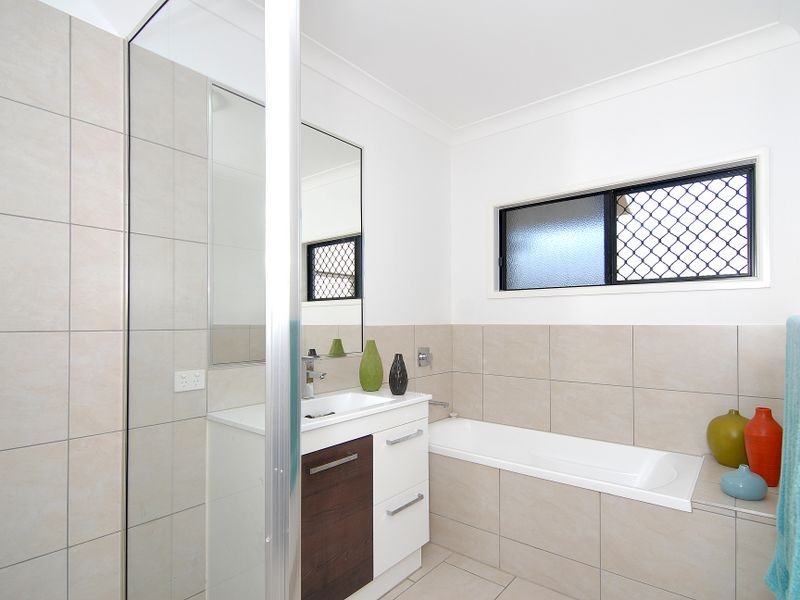 100 McFarlane Drive, Kanimbla QLD 4870