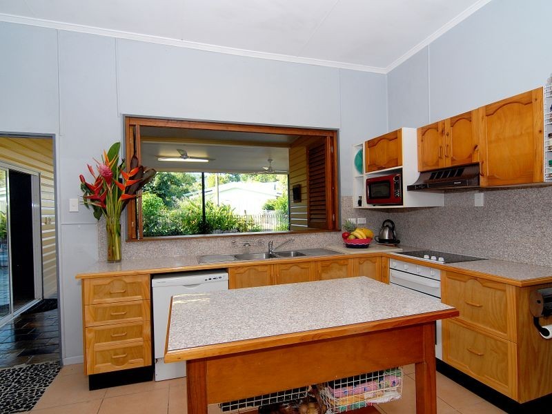 24 Crowther Street, Whitfield QLD 4870