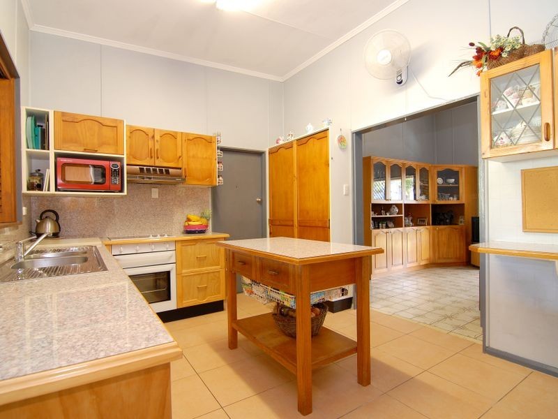 24 Crowther Street, Whitfield QLD 4870