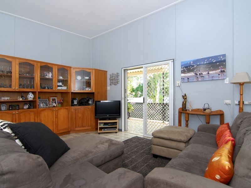 24 Crowther Street, Whitfield QLD 4870