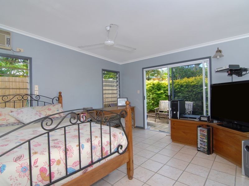 24 Crowther Street, Whitfield QLD 4870