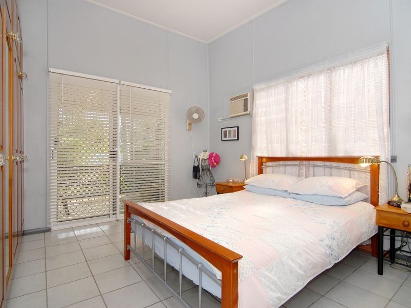24 Crowther Street, Whitfield QLD 4870