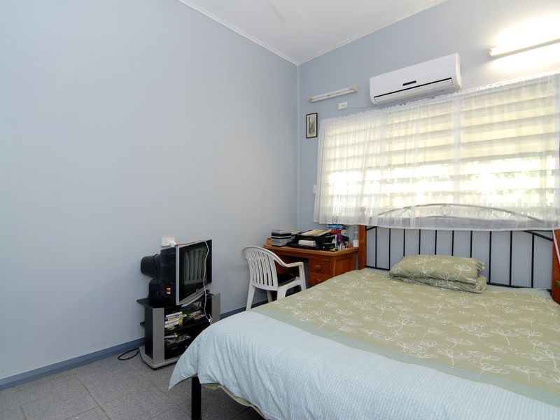 24 Crowther Street, Whitfield QLD 4870