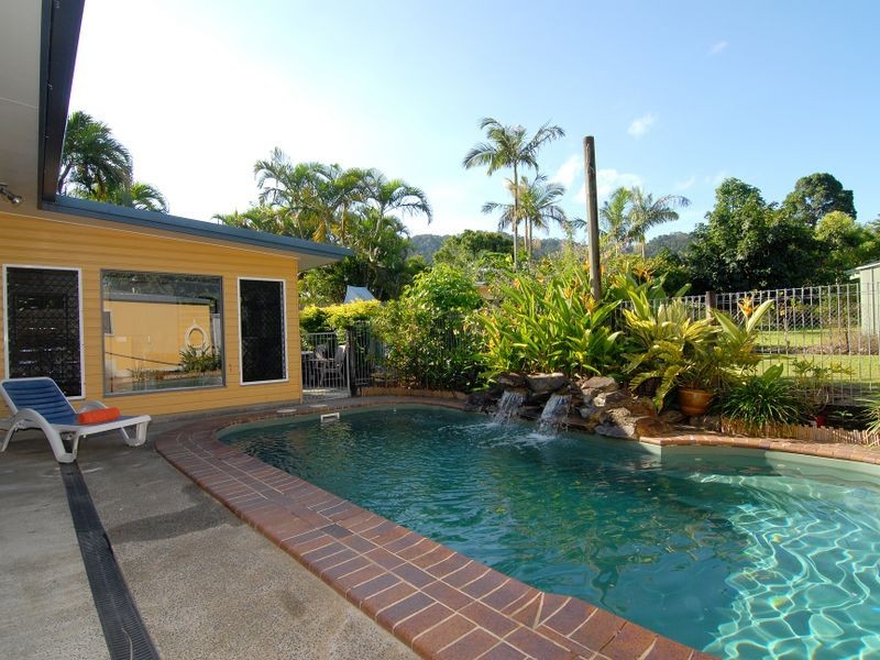 24 Crowther Street, Whitfield QLD 4870