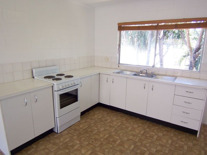 9/239 Lyons Street, Westcourt QLD 4870