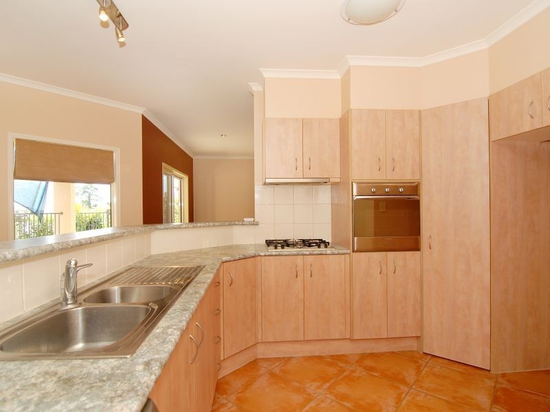 4 Amos Close, Redlynch QLD 4870