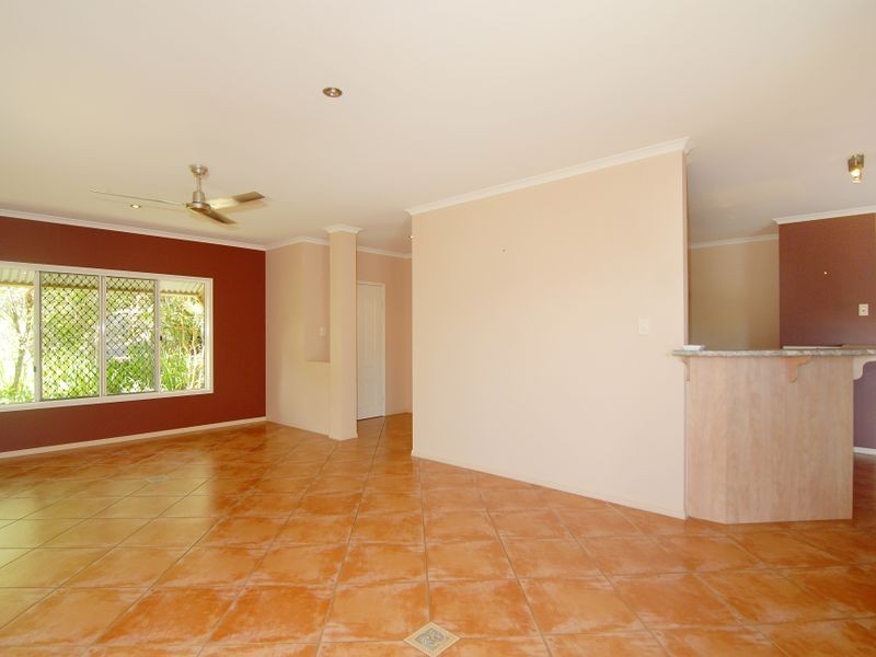 4 Amos Close, Redlynch QLD 4870