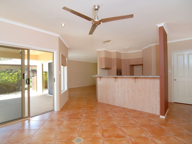 4 Amos Close, Redlynch QLD 4870