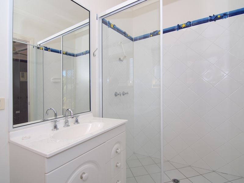 4 Amos Close, Redlynch QLD 4870