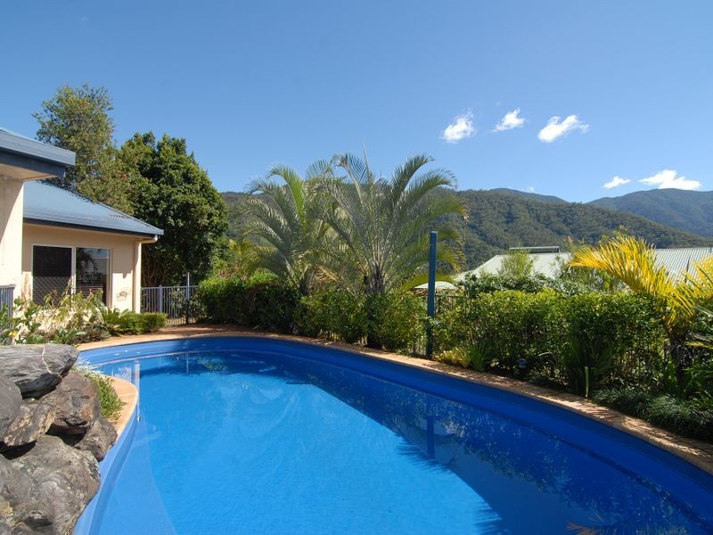 4 Amos Close, Redlynch QLD 4870