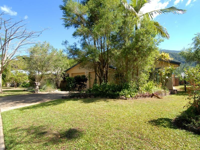 4 Amos Close, Redlynch QLD 4870