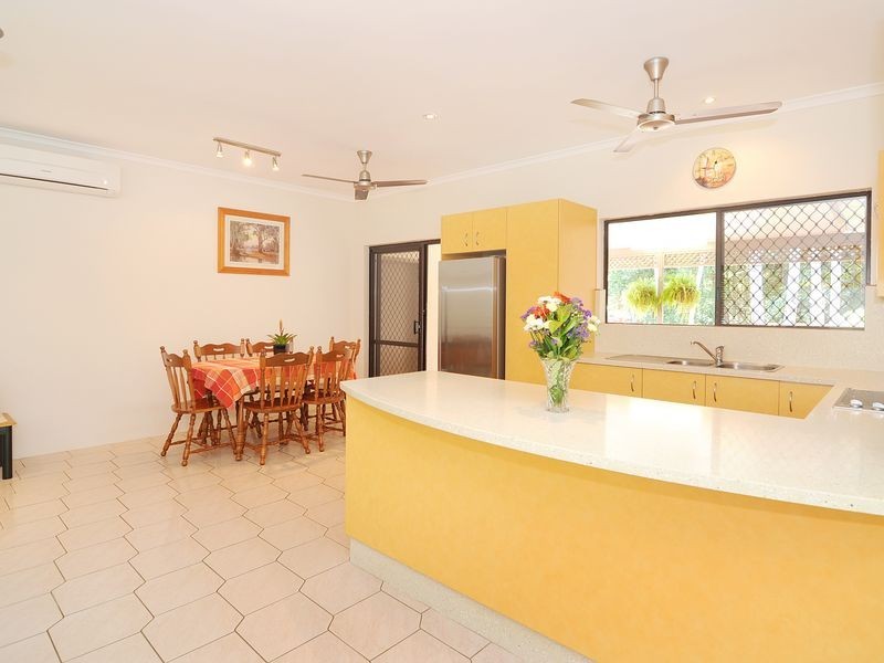 17 Leon Close, Brinsmead QLD 4870