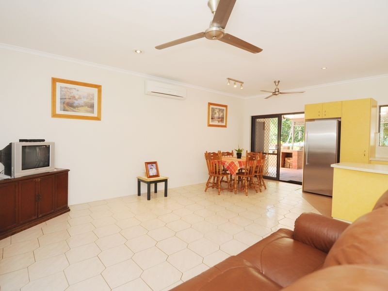 17 Leon Close, Brinsmead QLD 4870