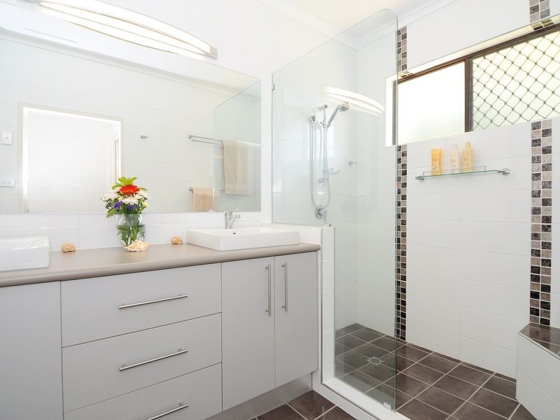 17 Leon Close, Brinsmead QLD 4870