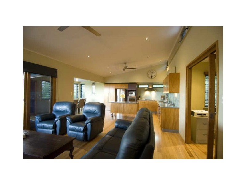 3 Knott Court, Whitfield QLD 4870