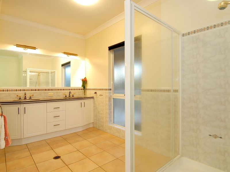 2F Trundle Terrace, Whitfield QLD 4870
