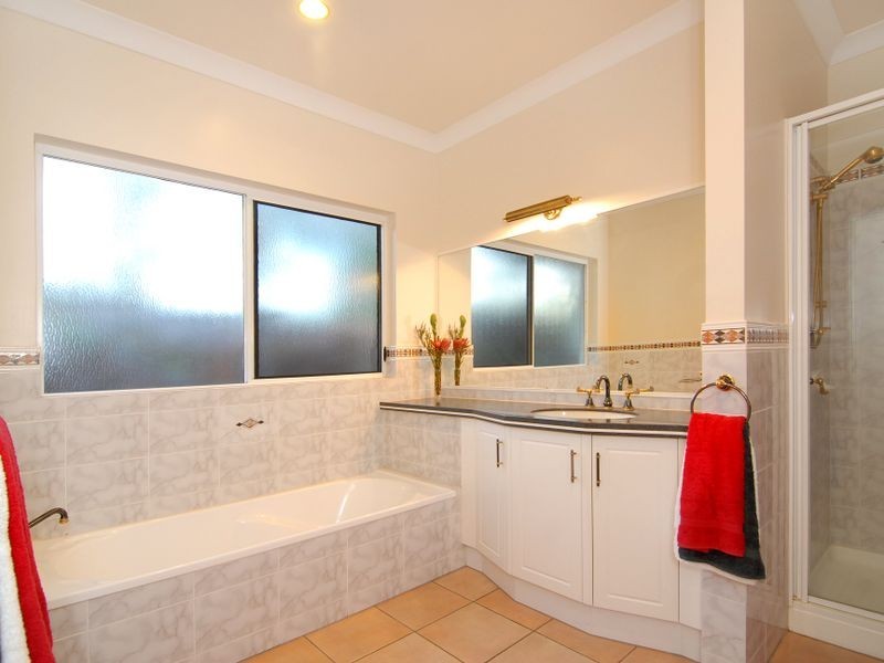 2F Trundle Terrace, Whitfield QLD 4870