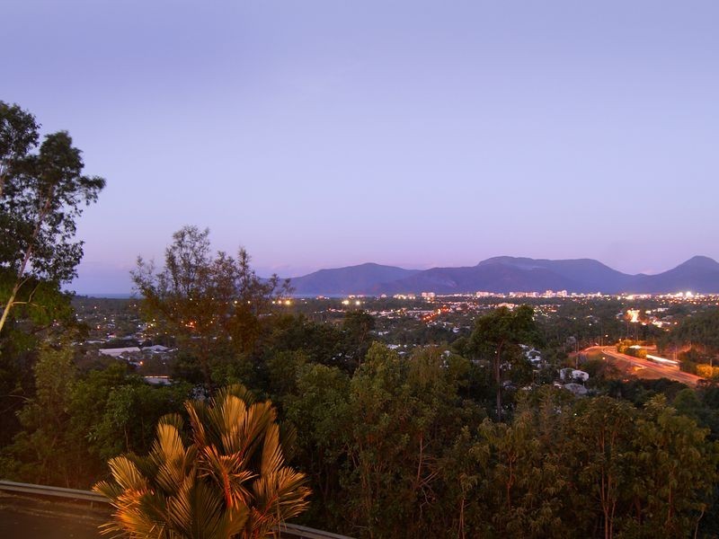 2F Trundle Terrace, Whitfield QLD 4870