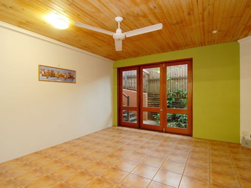 24 Gloucester Street, Whitfield QLD 4870