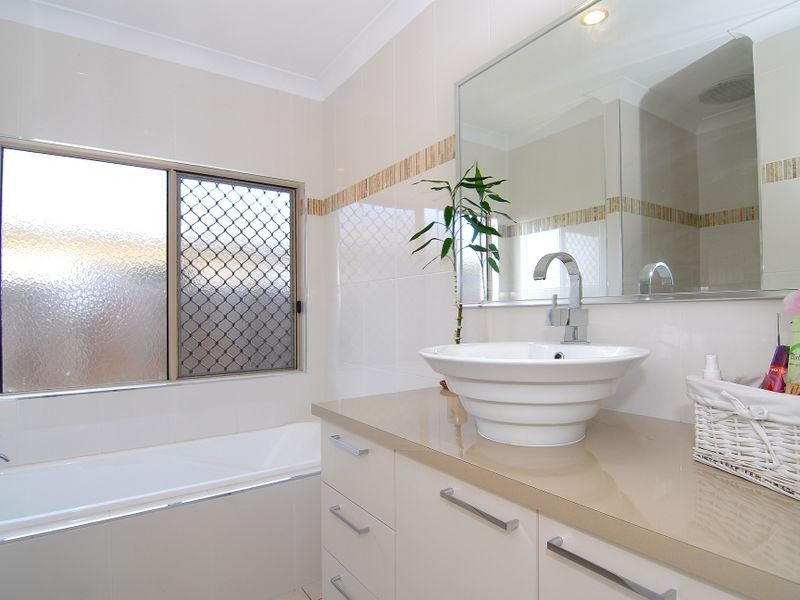 8 Norwood Crescent, Trinity Park QLD 4879