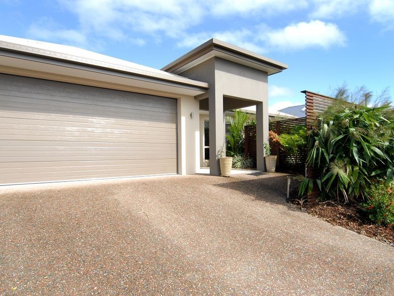 8 Norwood Crescent, Trinity Park QLD 4879