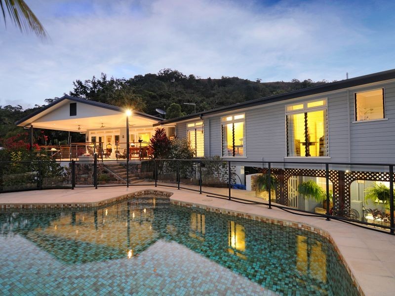 123 Hillview Crescent, Whitfield QLD 4870