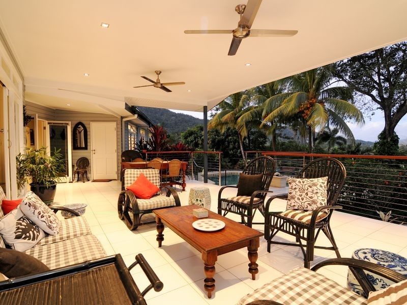 123 Hillview Crescent, Whitfield QLD 4870