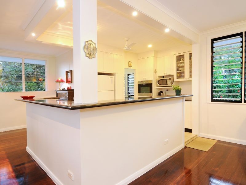 123 Hillview Crescent, Whitfield QLD 4870