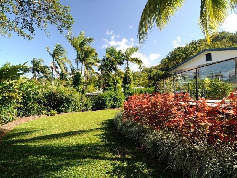 123 Hillview Crescent, Whitfield QLD 4870