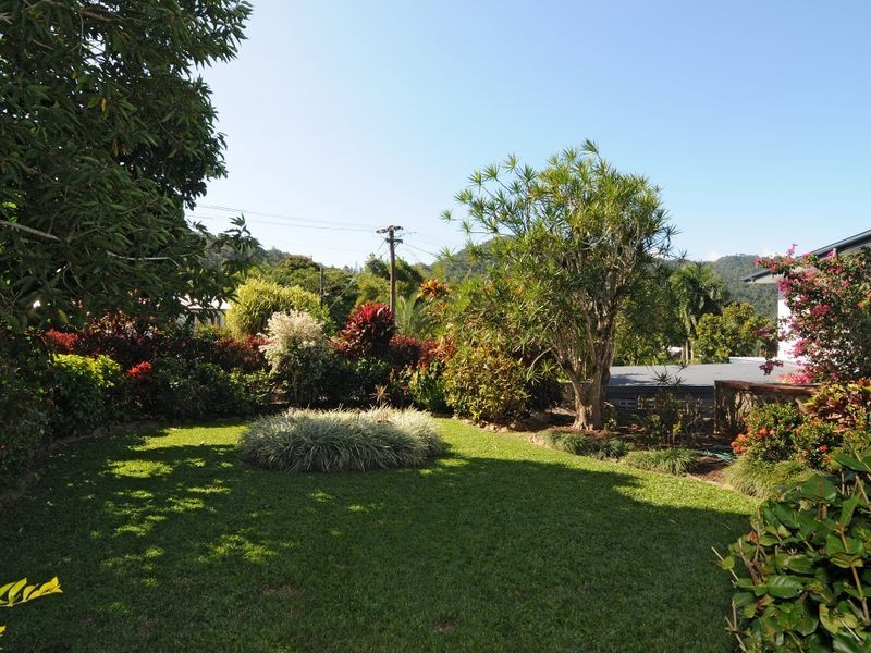 123 Hillview Crescent, Whitfield QLD 4870