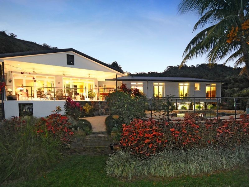 123 Hillview Crescent, Whitfield QLD 4870