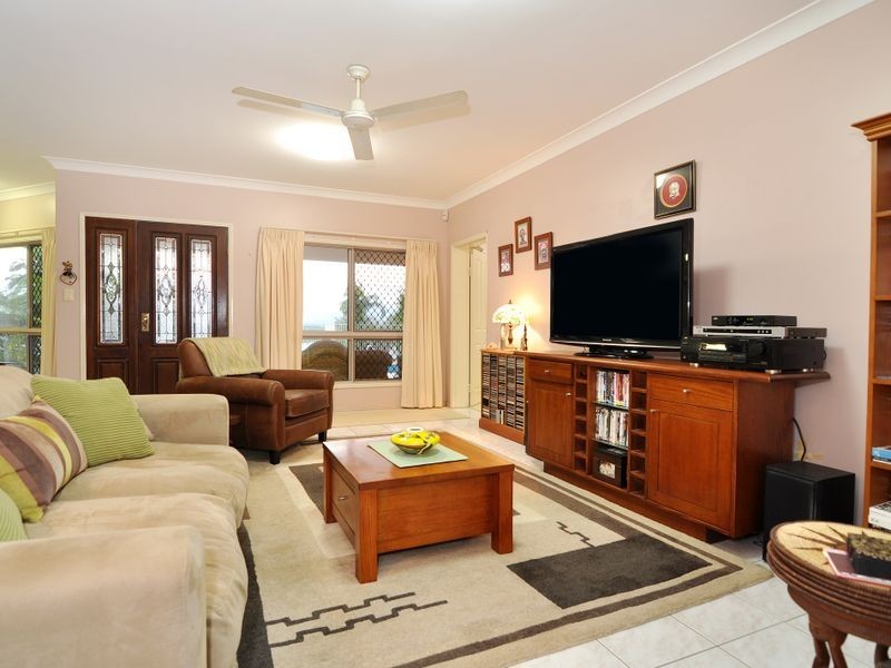 5 Trundle Terrace, Whitfield QLD 4870