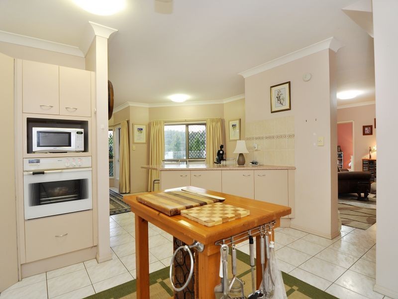 5 Trundle Terrace, Whitfield QLD 4870