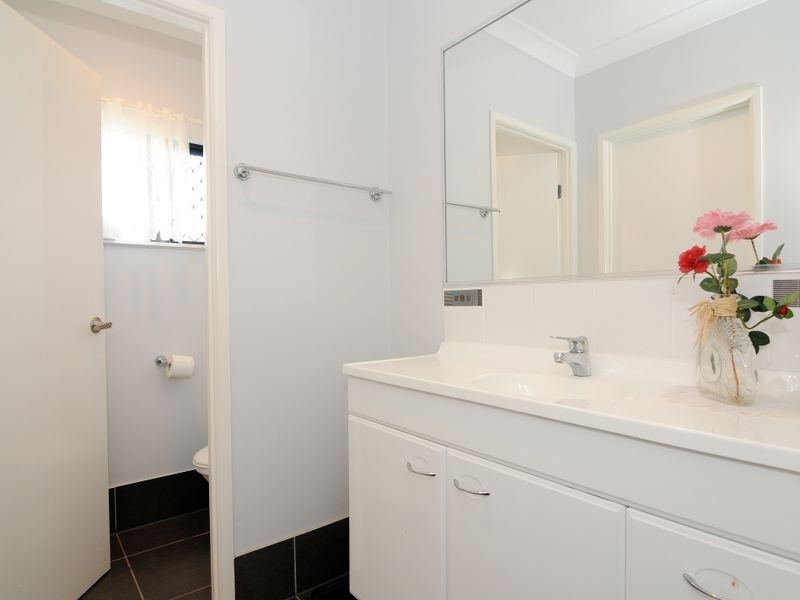 50 Fitzmaurice Drive, Bentley Park QLD 4869