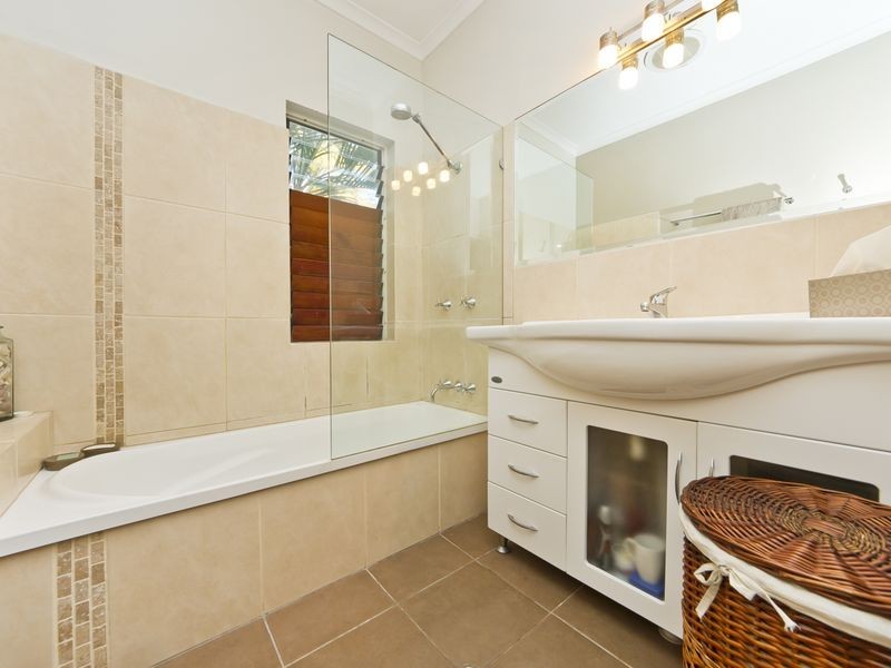 9 Casuarina Street, Holloways Beach QLD 4878