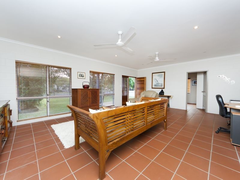 9 Casuarina Street, Holloways Beach QLD 4878