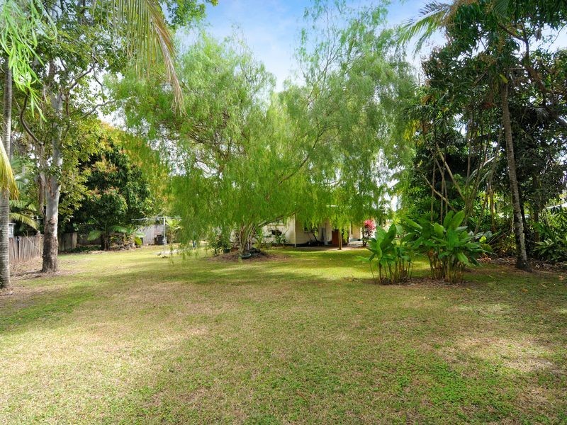 11 Satinay Close, Manoora QLD 4870