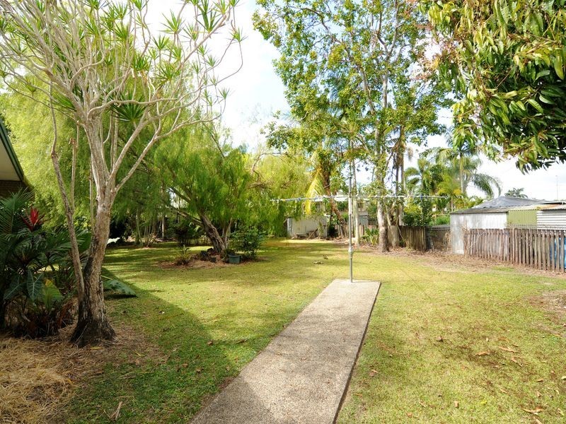 11 Satinay Close, Manoora QLD 4870