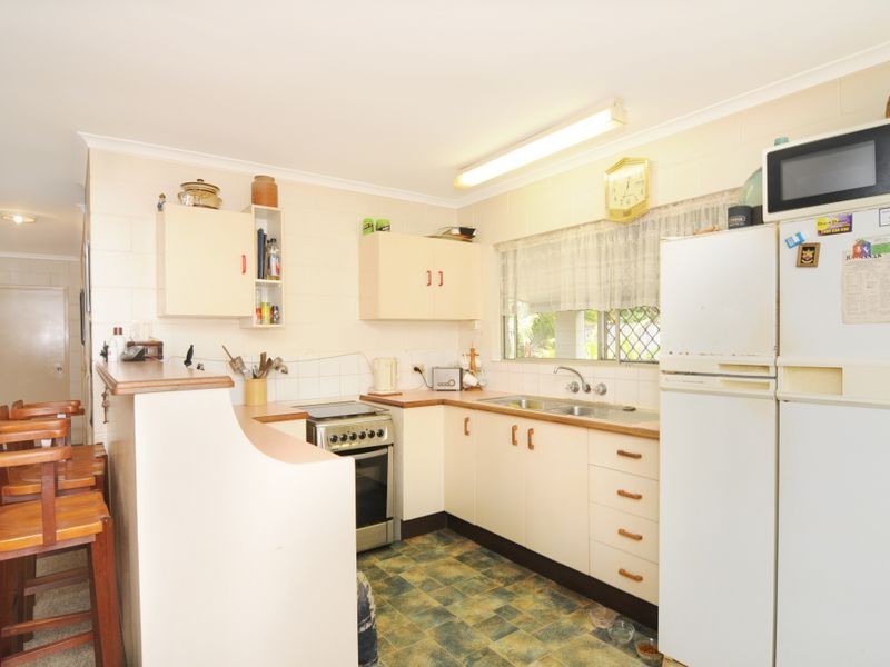 11 Satinay Close, Manoora QLD 4870