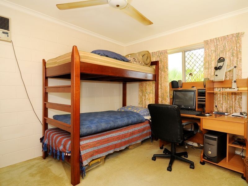 11 Satinay Close, Manoora QLD 4870