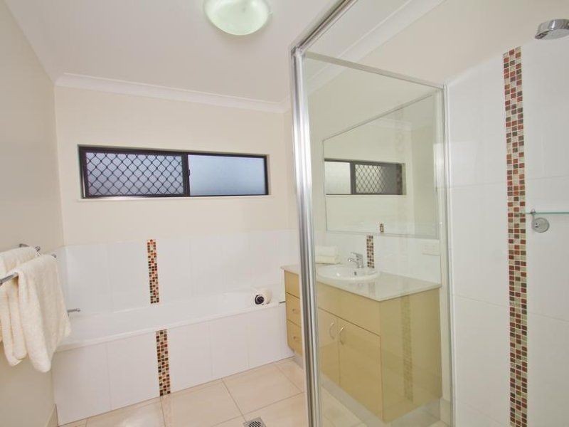 23 Botany Avenue, Redlynch QLD 4870